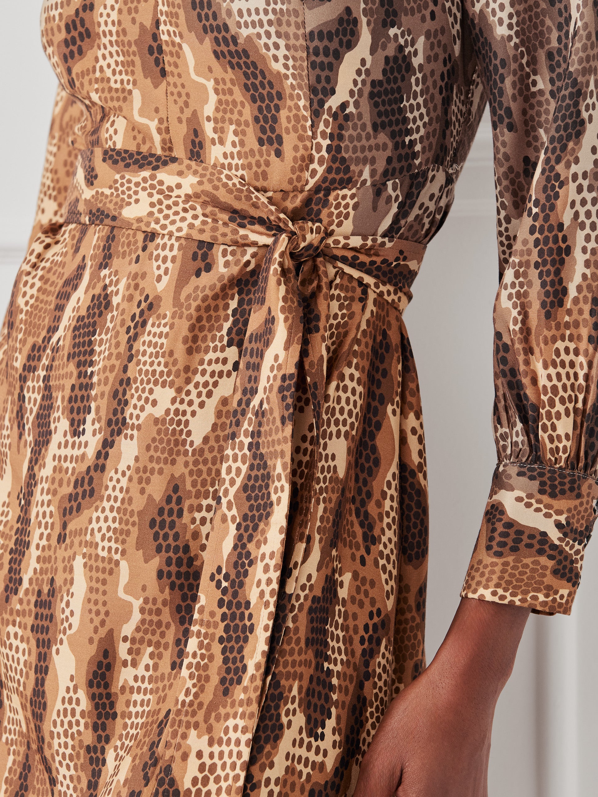 portia_0230026353_grasslands_camel_black_0051